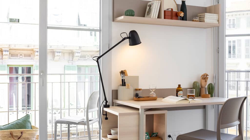 FH_Belle-Otero_Bureau