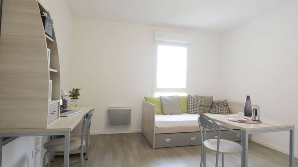 FH_Claude-Monet_Bureau