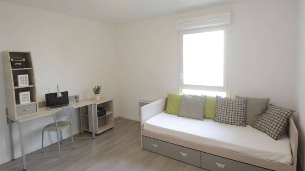 FH_Claude-Monet_Chambre