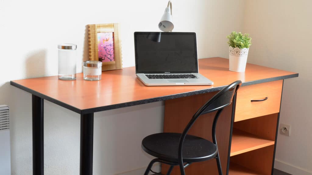 FH_De_la_Salle_Bureau