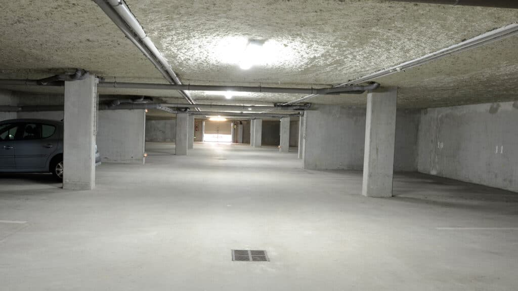 FH_De_la_Salle_Parking