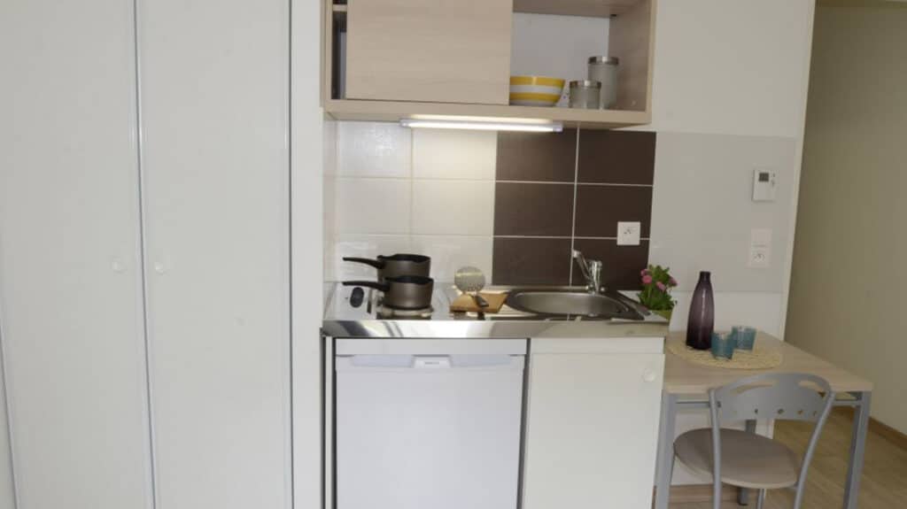 FH_Gustave-Dore_Kitchenette