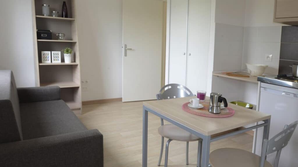 FH_Gustave-Dore_Salon