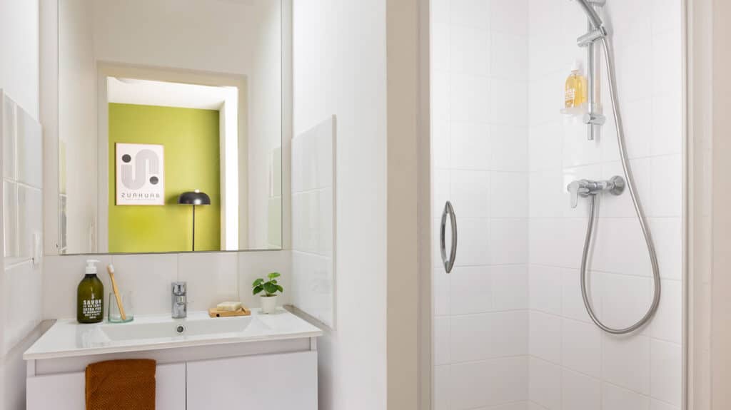 FH_Madeleine-Guitty_Douche