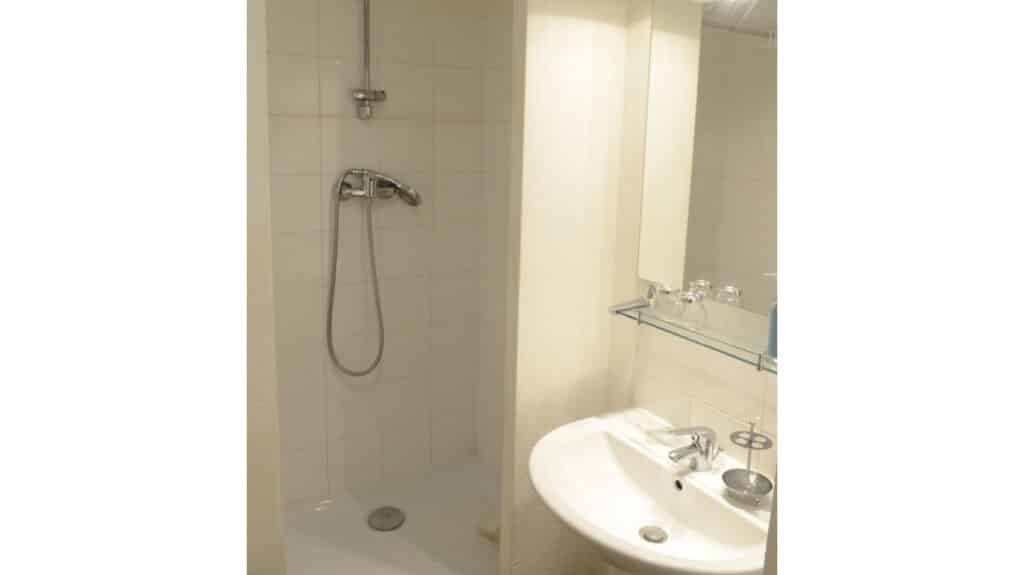 H_Val-de-Senart_Douche